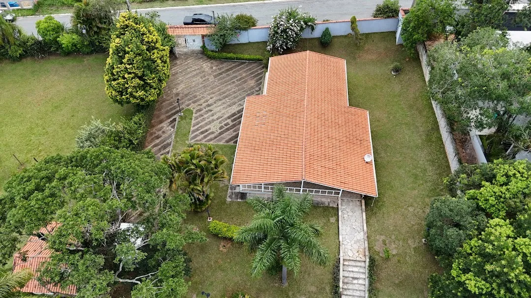 Imagem Belíssima Casa no Condomínio Porta do Sol com piscina e casa de hóspedes