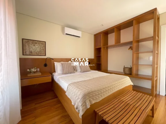 Imagem Casa de Luxo à Beira-Mar em Condomínio na Vila Velha, Angra dos Reis-RJ: 6 Quartos, 6 Suítes, 7 Salas e 7 Banheiros.