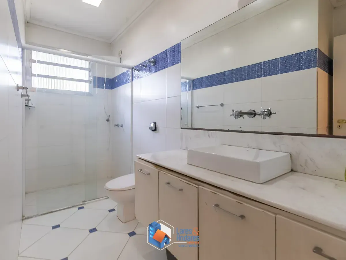 Imagem Casa para venda em Pacaembu com 5 quartos, sendo 1 suíte, 318m²