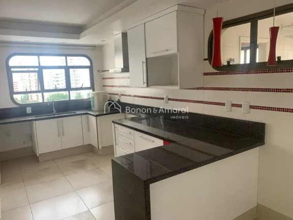 Imagem Apartamento espaçoso com 198m² em andar alto, muito bem iluminado pelo sol da manhã. Possui livin...