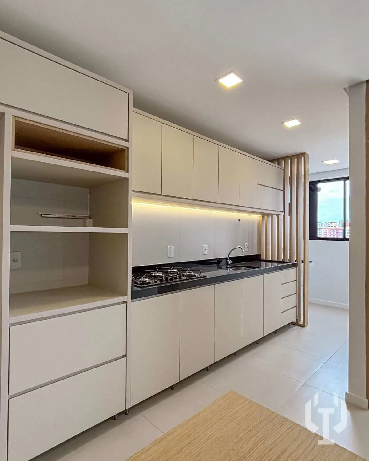 Imagem Apartamento semimobiliado com 2 suítes em Itapema