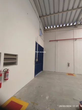 Imagem Galpão Comercial para Locação em Barueri-SP, Chácaras Marco: 2 banheiros, 4 vagas, 690m² de área!
