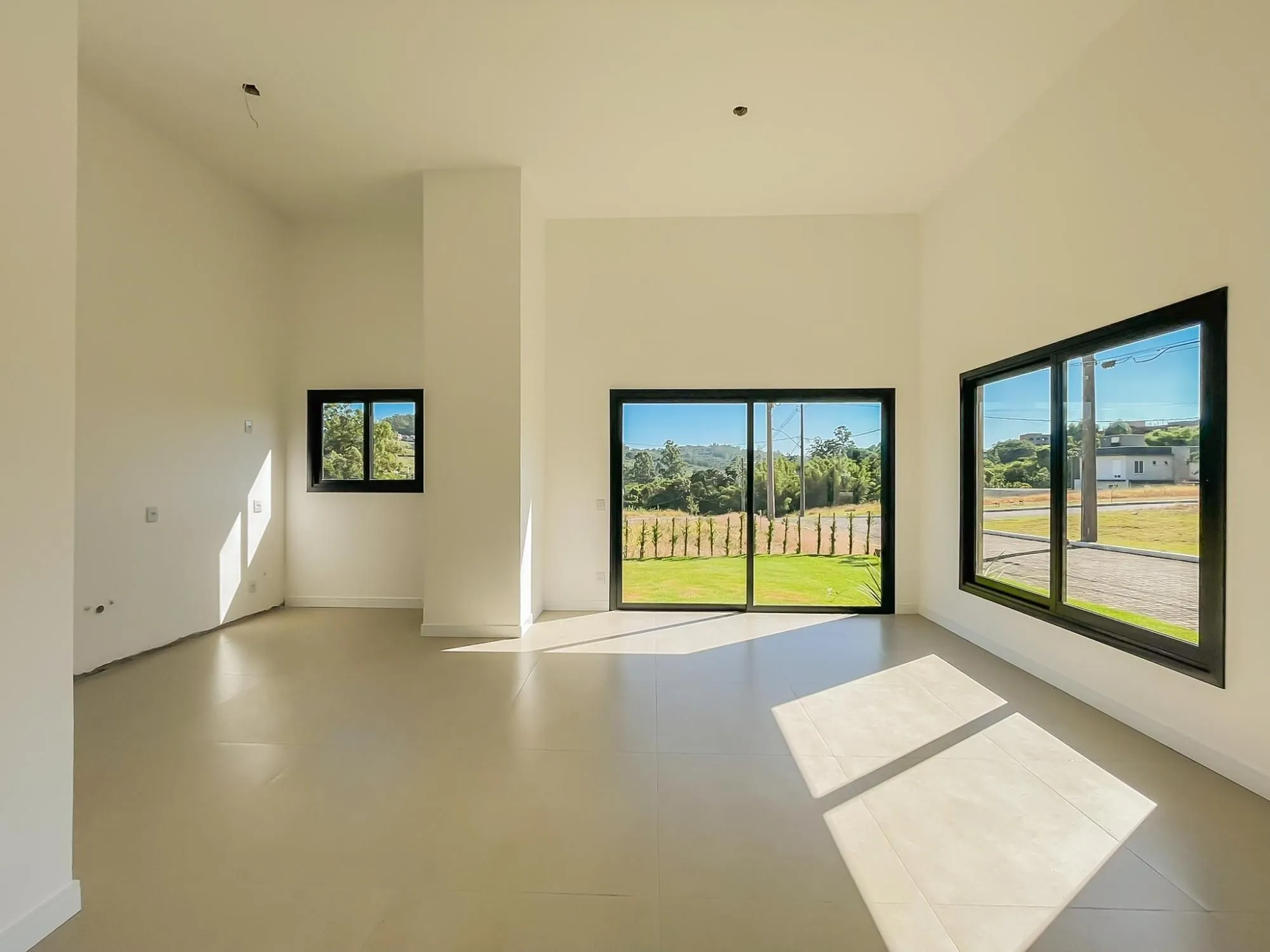 Imagem Casa térrea com 100m² privativo, em condomínio fechado na Estrada Jorge Pereira Nunes