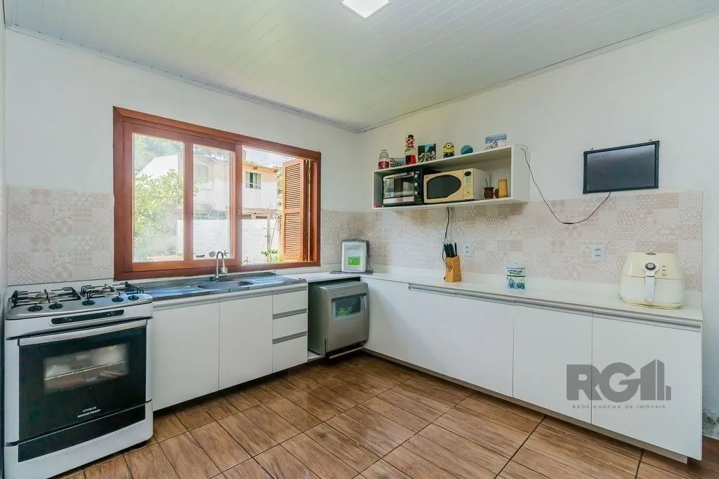 Imagem Casa de 2 dormitórios com 98m² no Bairro Lomba do Pinheiro