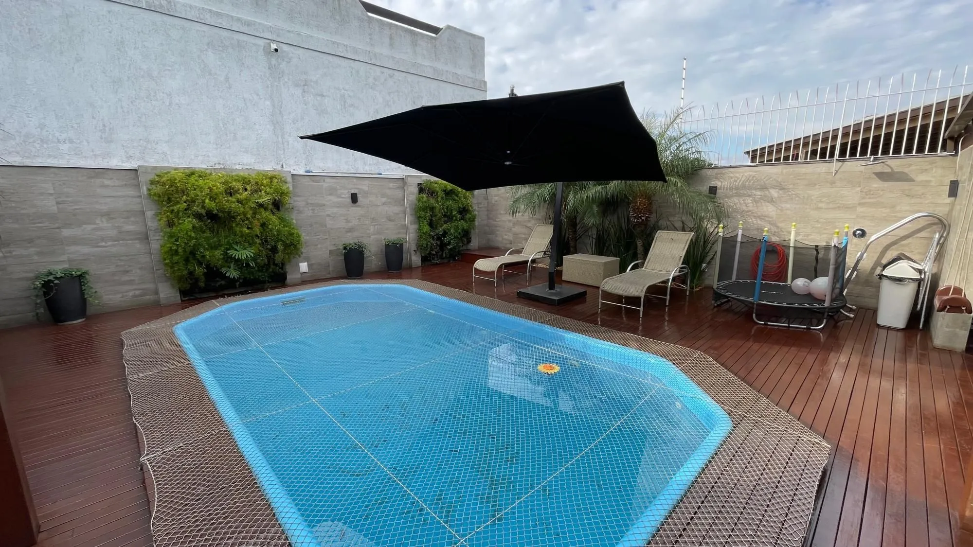 Imagem Casa com Piscina Aquecida e Energia Solar