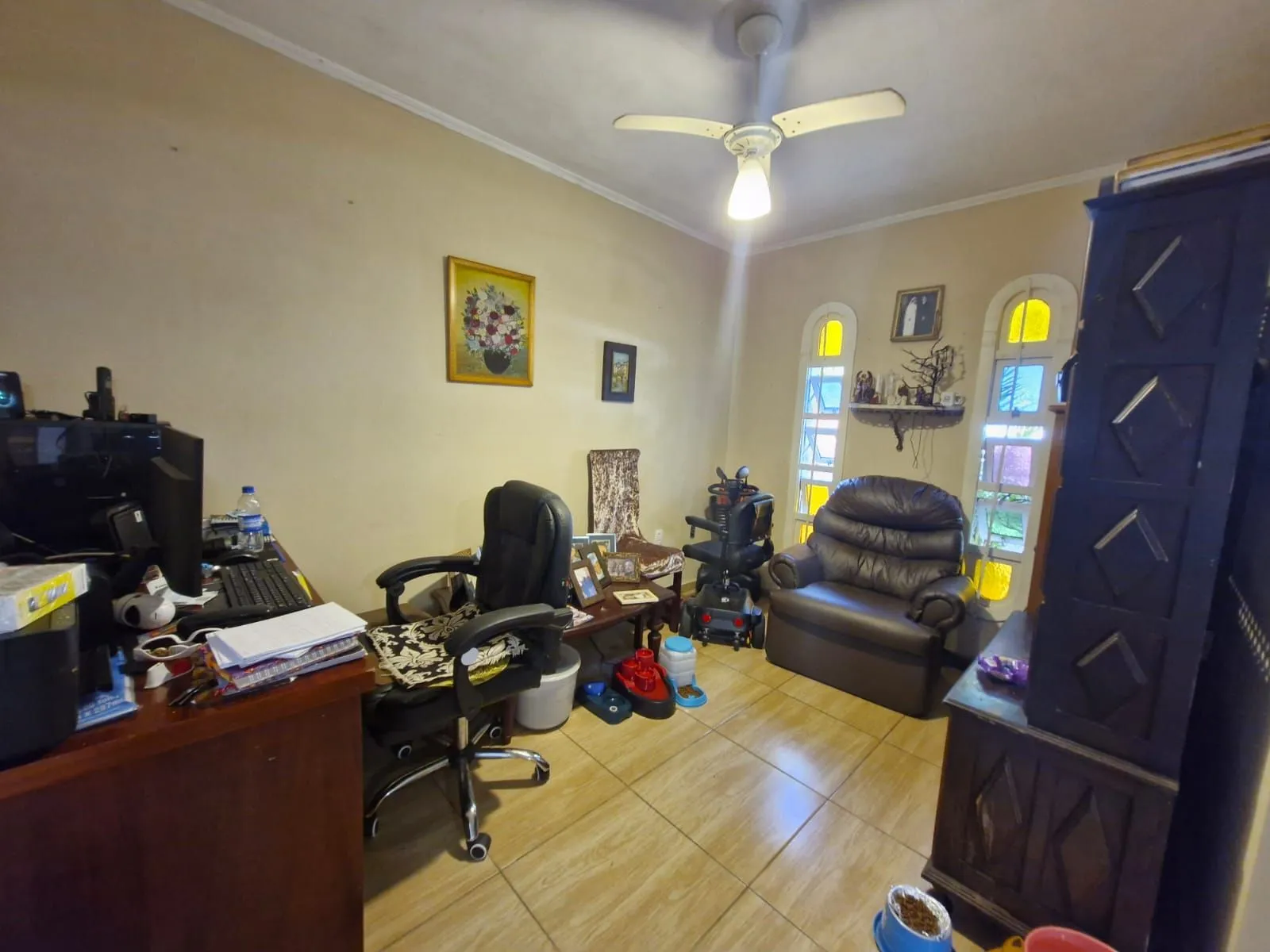 Imagem Casa com 3 dormitórios e edícula nos fundos no bairro Nonoai.
