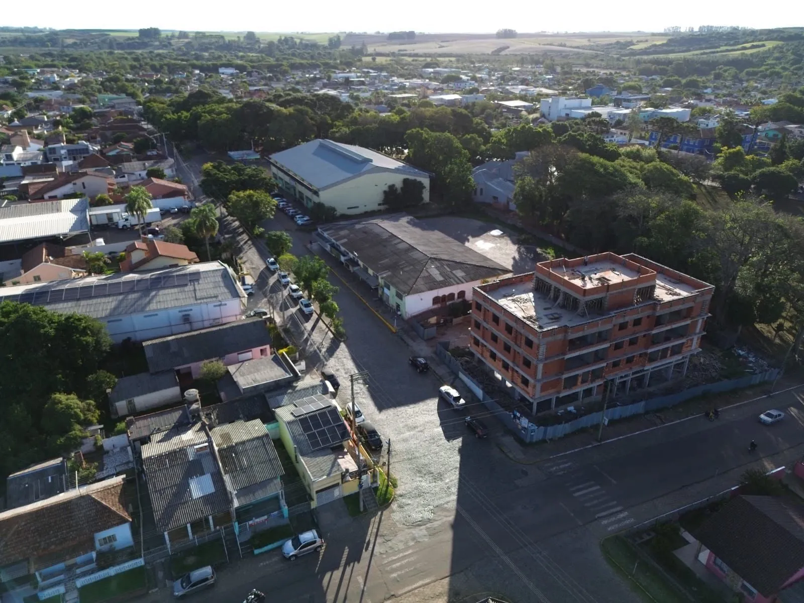 Imagem Prédio Comercial, com lojas alugadas, centro de Butiá. Preço Abaixo do Mercado!