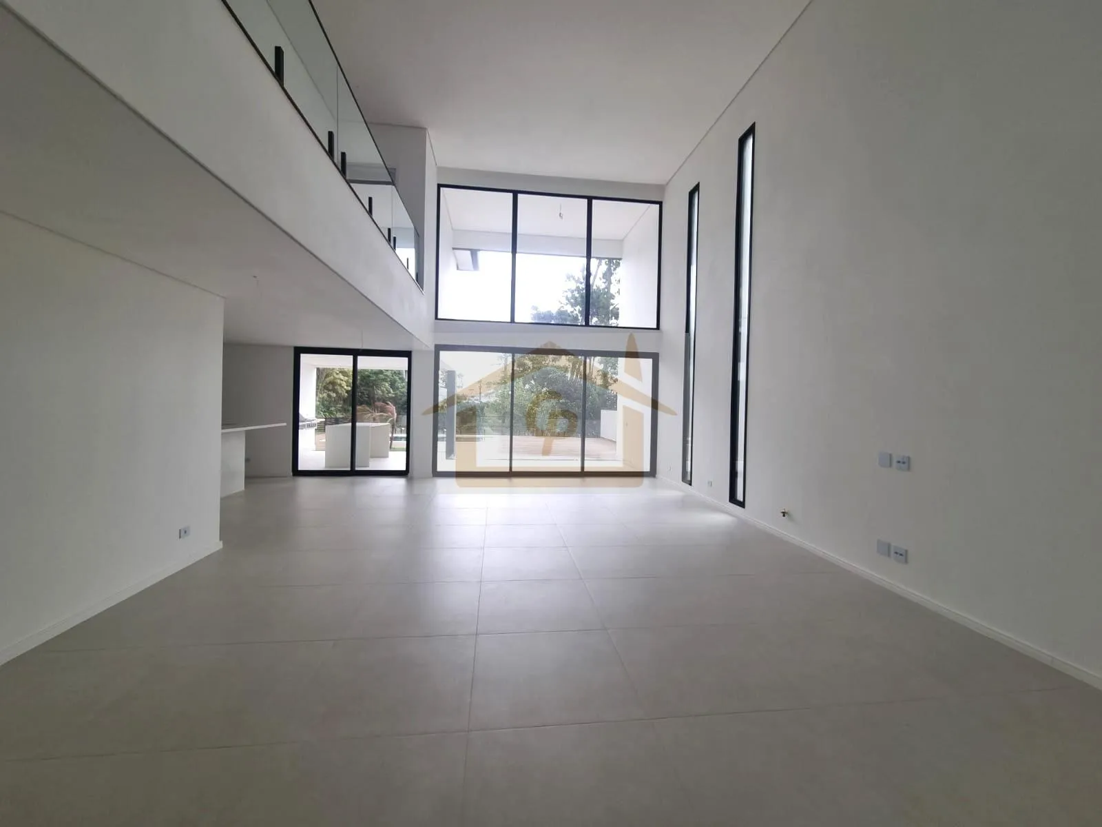Imagem Casa inteligente, 5 suítes, 3 vagas cobertas, Bosque privativo -Arquitetura Contemporânea