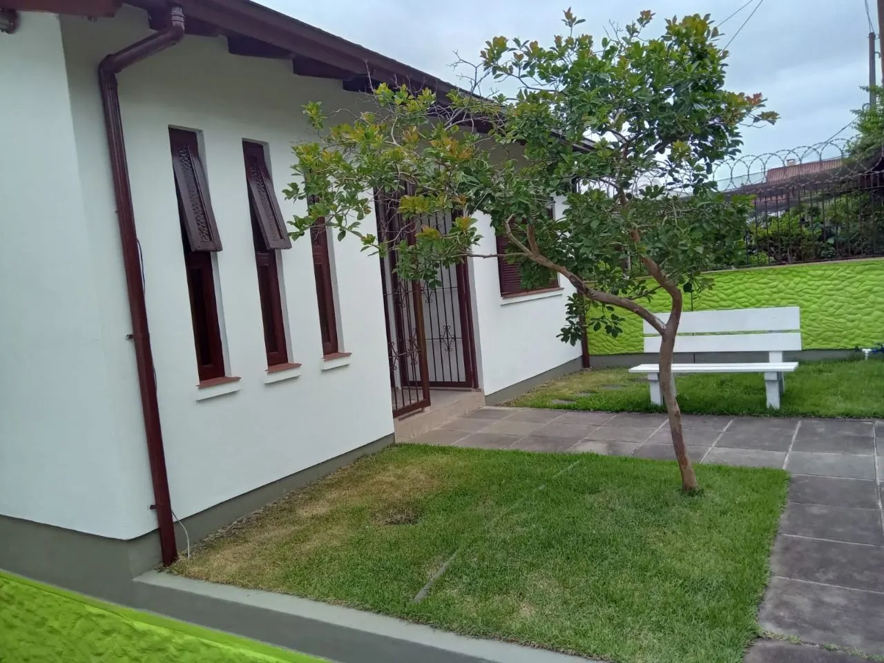Imagem Casa com 3 dormitórios , 2 vagas de garagem fechada !