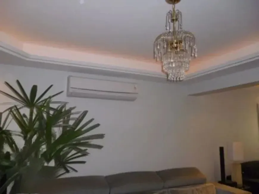Imagem Casa térrea com 3 dormitórios, suíte e 3 vagas.