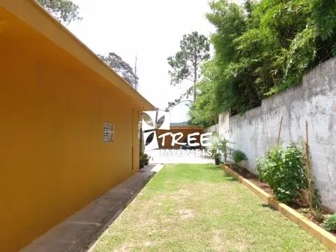 Imagem VENDA DE CHÁCARA NO COPACO, EM ARUJÁ/SP, A/T de 1.700m², A/C 150m², 3 dorm, sala com lareira, espaço c/ churrasqueira, pomar e 10 vagas. CONSULTE-NOS.
