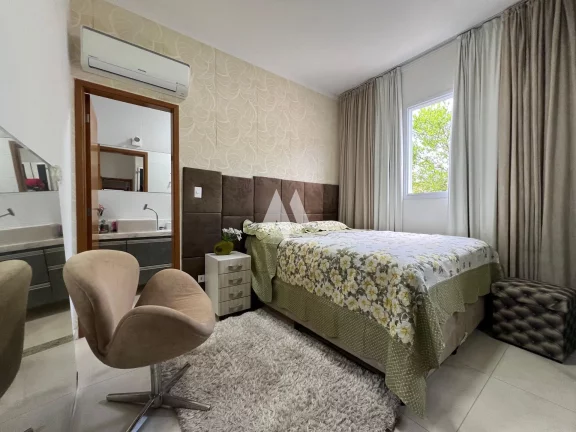 Imagem Casa à venda com 2 dormitórios e 1 suite - Embaré / Santos