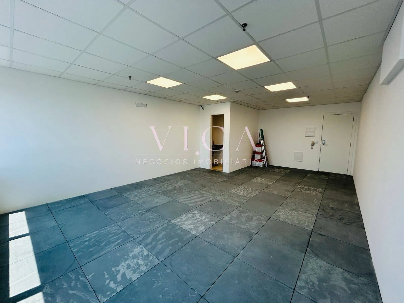 Imagem Sala 43m² 1 vaga garagem, aluguel por R$ 2.344,00/mês - Alphaville -SP