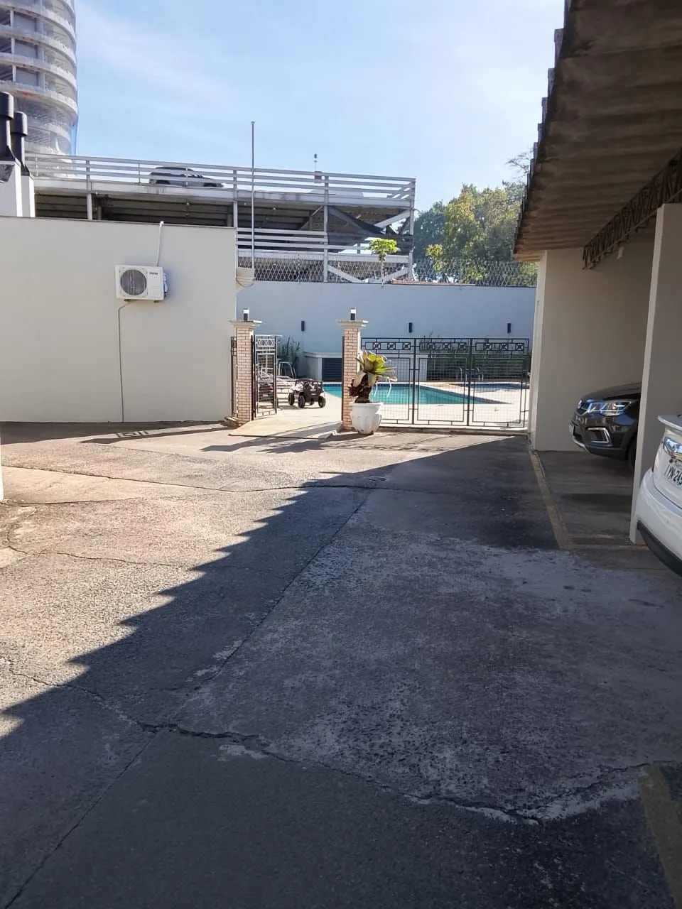 Imagem Excelente 2D C/Suíte e vaga coberta Três Figueiras - Porto Alegre