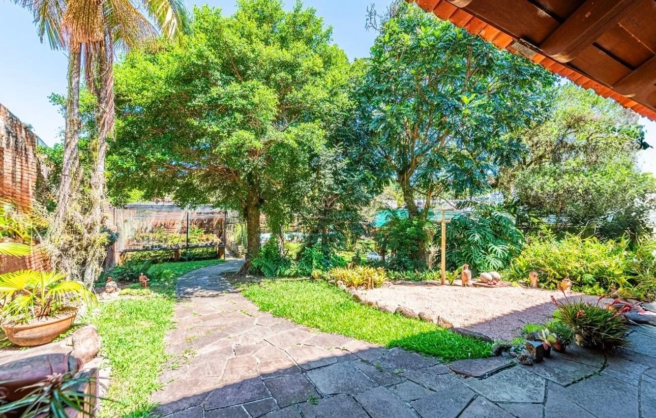 Imagem Casa com amplo terreno e grande área verde à venda no Jardim Isabel