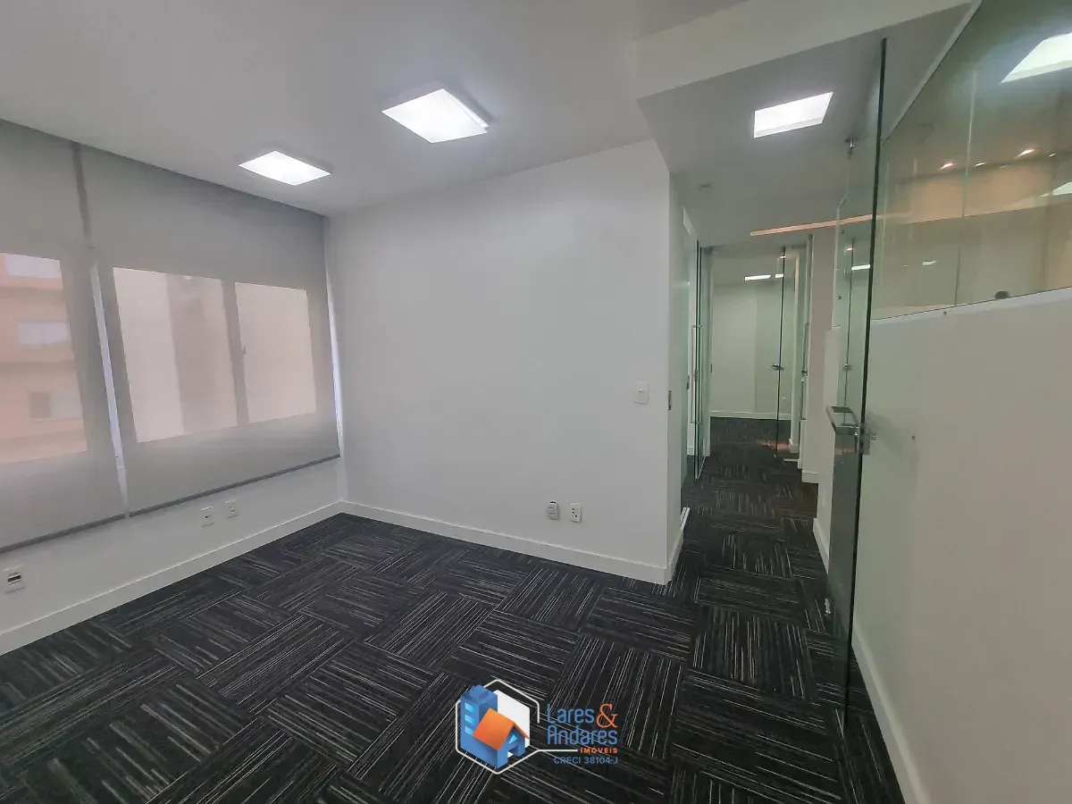 Imagem Conjunto comercial para venda em Cerqueira César, 108m²
