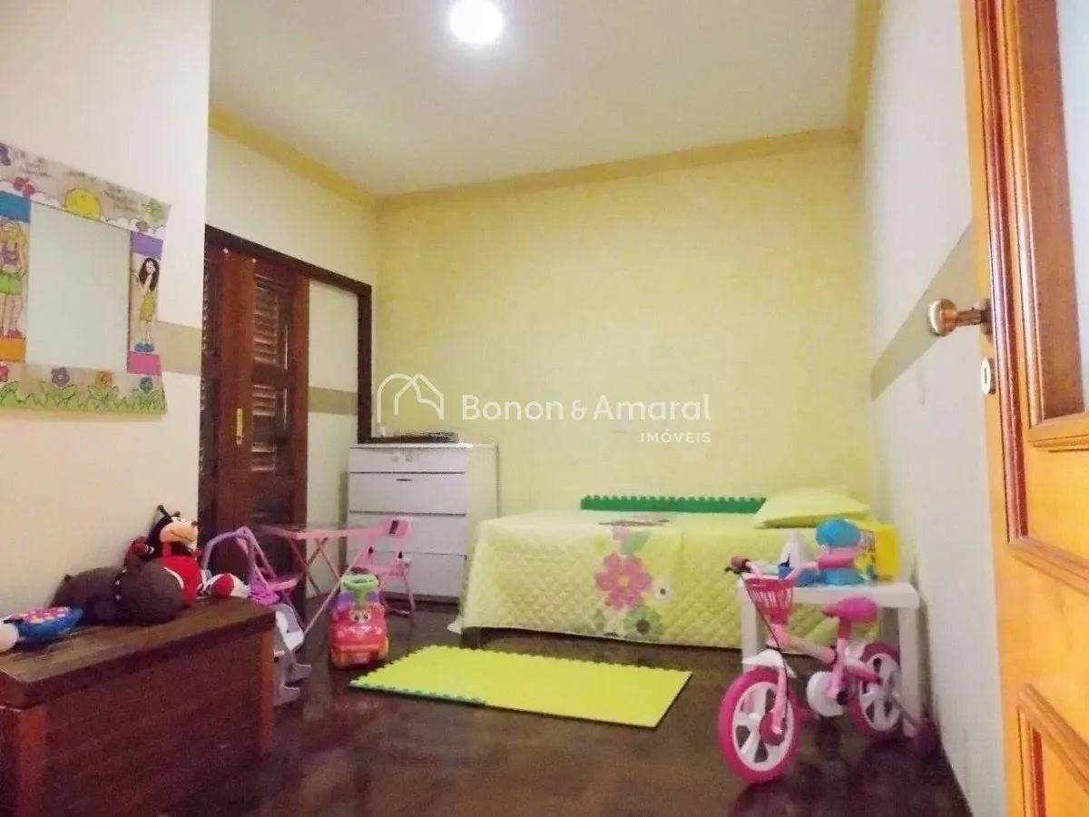 Imagem Casa com 337 m² e 4 quartos