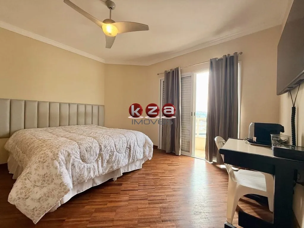 Imagem Casa em Condomínio à Venda em Valinhos-SP, Condomínio Vivenda das Cerejeiras, 3 quartos, 1 suíte, 2 salas, 4 banheiros, 4 vagas, 238m².