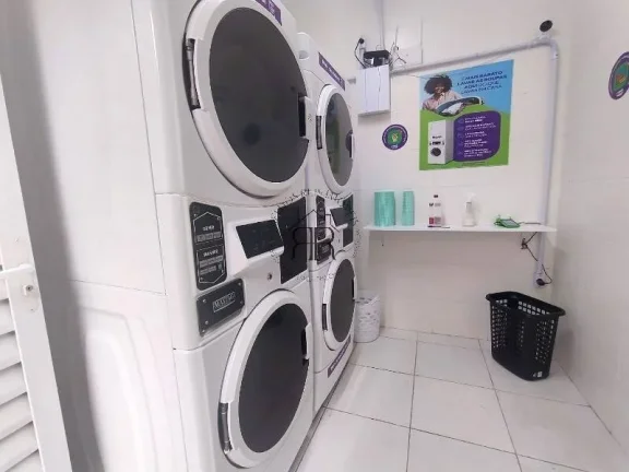 Imagem Apartamento de 32 m², sendo 2 quartos, sala, cozinha, banheiro e lavanderia.
O edifício possui ele...