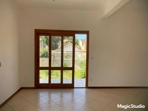Imagem Casa de 3 Pavimentos com Sacadas, Lareira e Espaço Gourmet