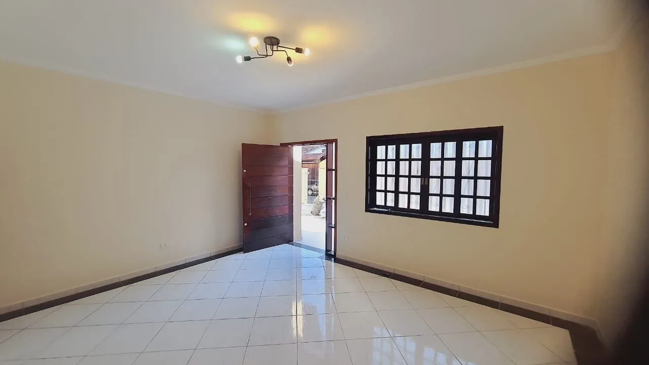 Imagem "Espaço e Conforto para sua família: Casa com Terreno inteiro, para venda e locação, 4 Dormitórios e Quintal Amplo à Venda"