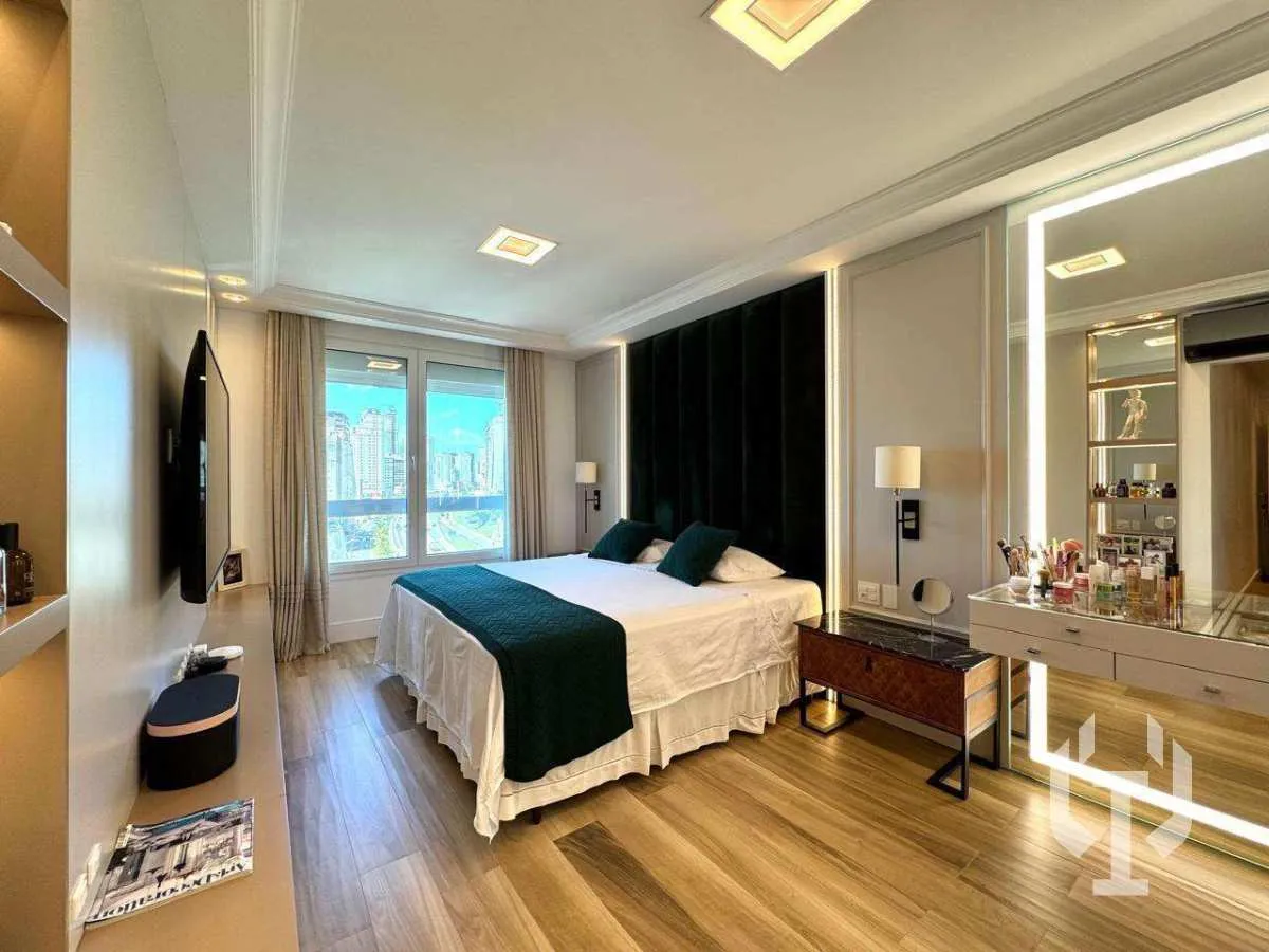 Imagem Apartamento Frente Mar Finamente Mobiliado e Decorado, com 4 Suítes, em Itapema.