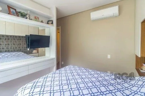 Imagem Casa impecável e mobiliada, com 3 niveis, possui 3 dormitórios sendo 1 suíte, 4 banheiros