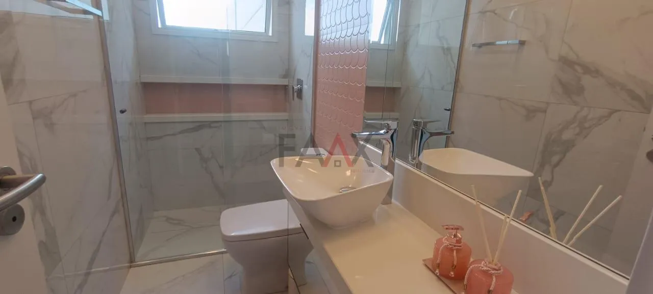 Imagem Sobrado à Venda em Bonsucesso 3 Quartos Suíte com Hidro e Energia Solar
