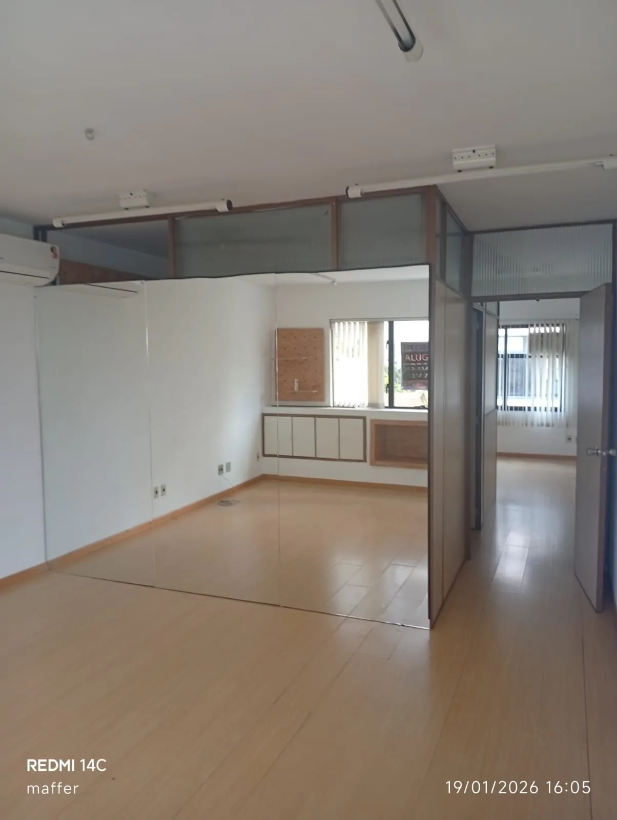Imagem EXCELENTE SALA COMERCIAL - VENDA / LOCAÇÃO Av. Cristóvão Colombo, 2427 - Floresta | Porto Alegre/RS Junto à Av. Nova York - localização estratégica e valorizada