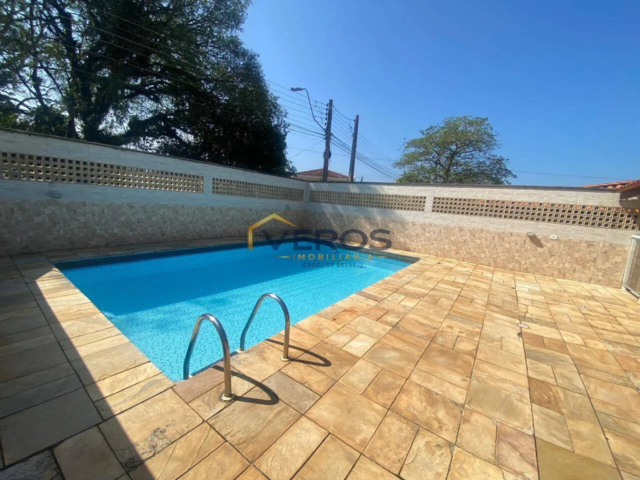 Imagem Sobrado em Condomínio com piscina e venda na Prainha em Caraguatatuba