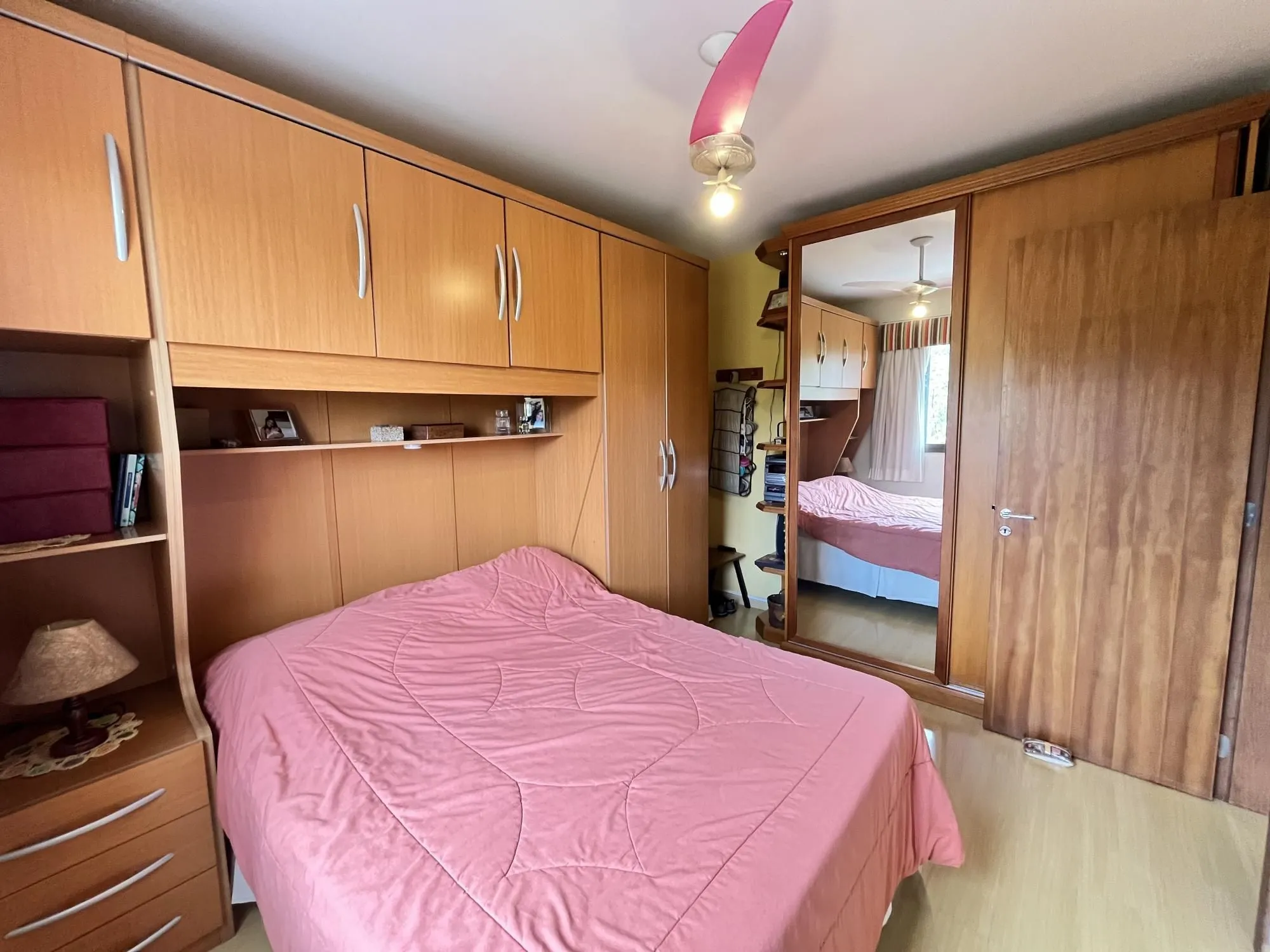 Imagem Apartamento de 2 quartos e 1 vaga de garagem no bairro Jardim Carvalho em POA/RS