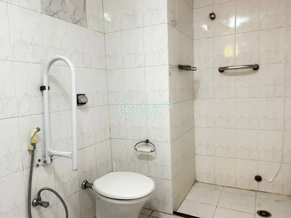 Imagem Ótimo apartamento com 109m² em Moema Pássaros Living amplo com janelões, o terceiro dormitório ...