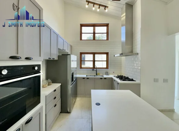 Imagem Casa em condominio. 1.605 m² terreno, 4 dorm/1ste + escritório e gourmet!