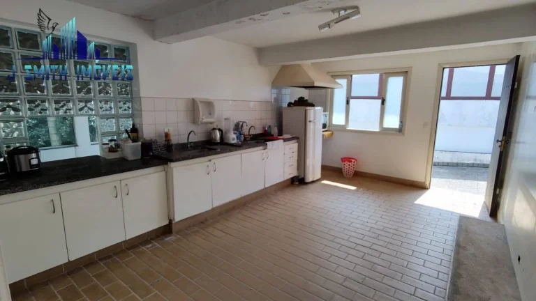 Imagem CASA EM TERRENO 4.072m². ZONA MISTA. PERFIL DE CHÁCARA OU COMERCIAL.