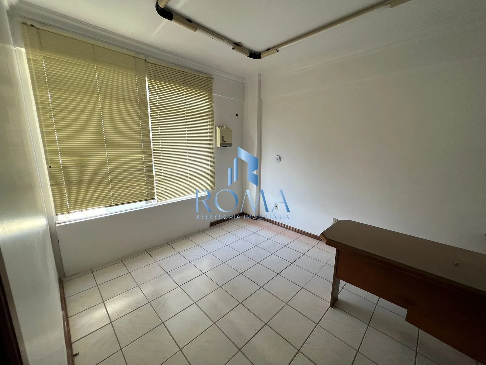Imagem Sala Comercial 1 dormitórios à venda Nossa Senhora de Fátima Santa Maria/RS