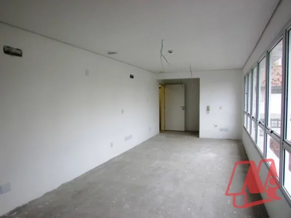 Imagem Na rua Luzitana, sala nova de 40 m².