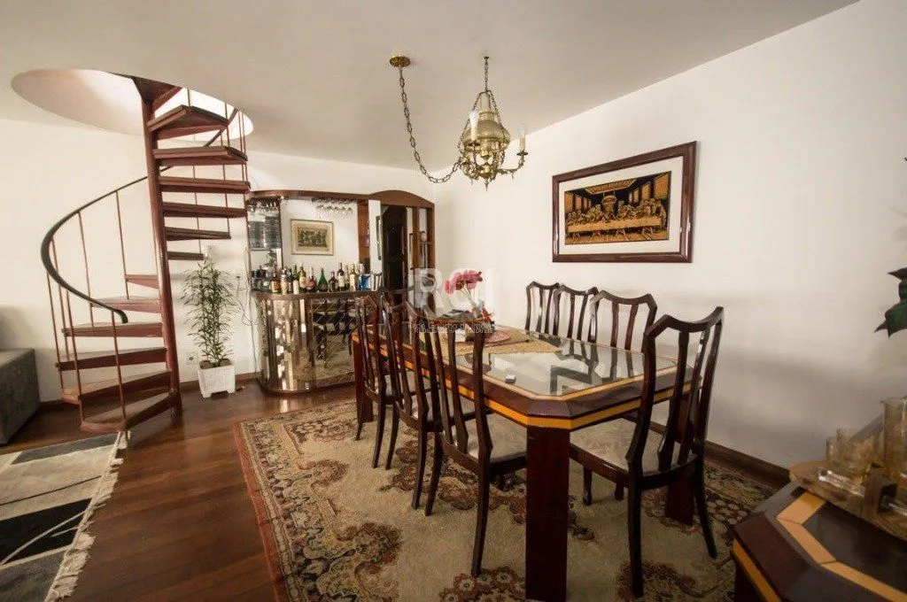 Imagem Cobertura para Venda - 237.88m², 3 dormitórios, sendo 1 suites, 2 vagas - Moinhos de Vento