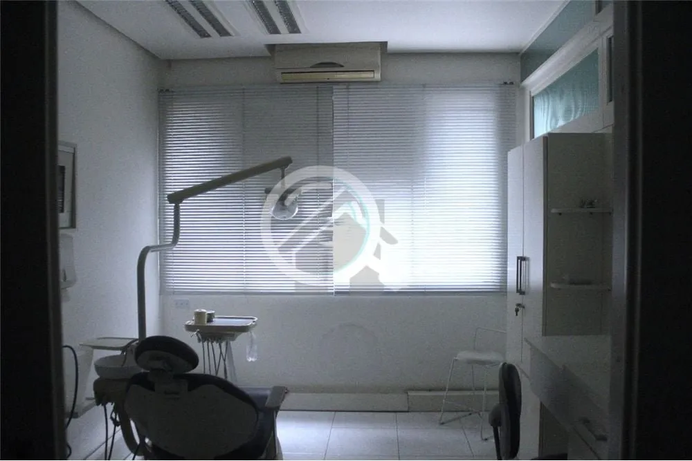 Imagem Sala Comercial com Estrutura Completa para Clínica Odontológica. Localizada no primeiro andar, est...
