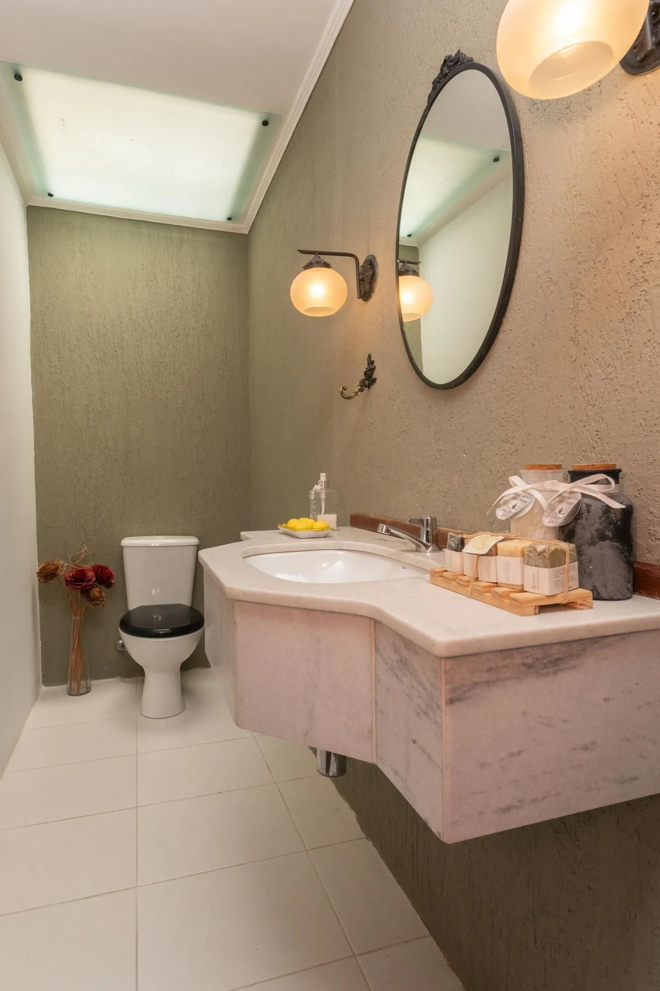 Imagem Casa em Condomínio com 5 quartos, 3 vagas e 350m²