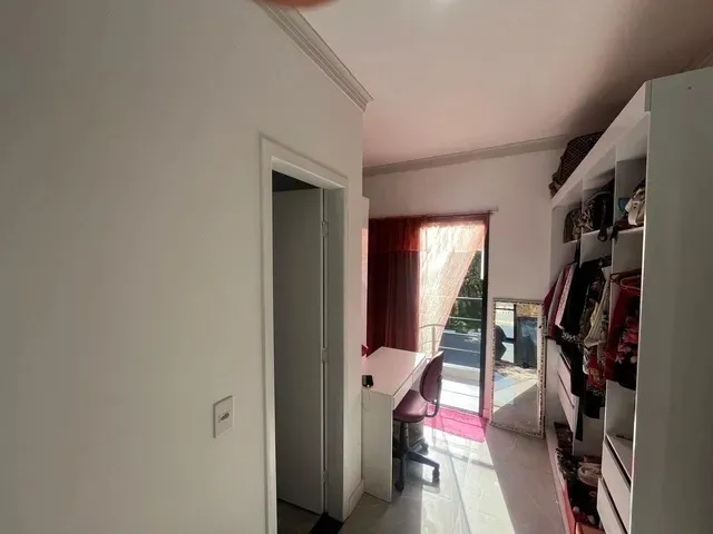 Imagem Casa de alto padrão em condomínio no bairro Suru em Santana de Parnaíba-SP: 3 quartos, 3 suítes, 2 salas, 5 banheiros, 2 vagas, 200m².
