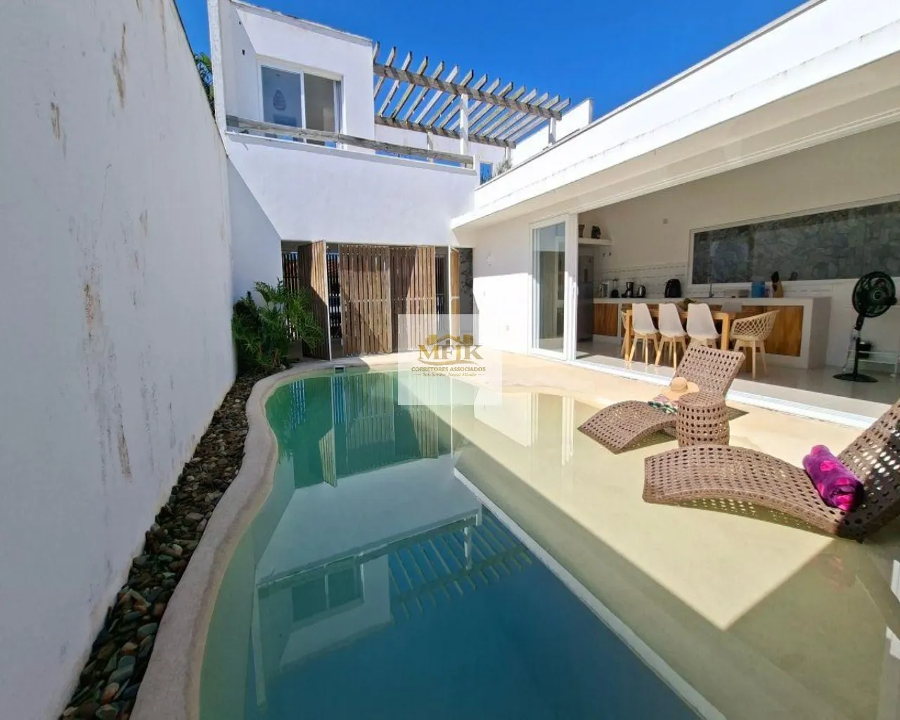 Foto do imóvel Imperdível! Casa à venda em Pontal do Paraná-PR, bairro Atami Norte: 3 quartos, 2 suítes, 3 banheiros, 2 vagas, 234m².