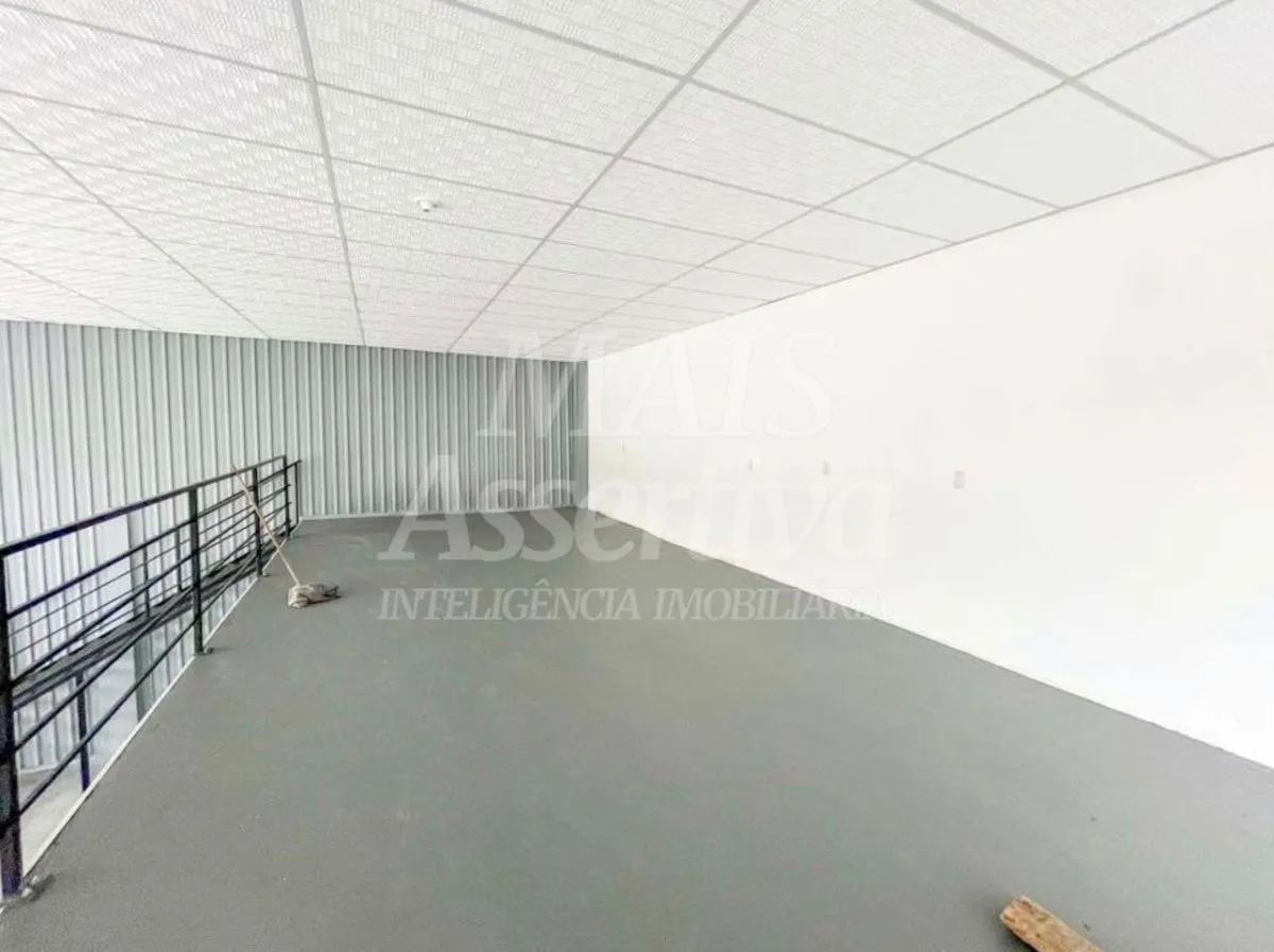 Imagem Ótimo prédio comercial com mezanino para locação no bairro Guarani