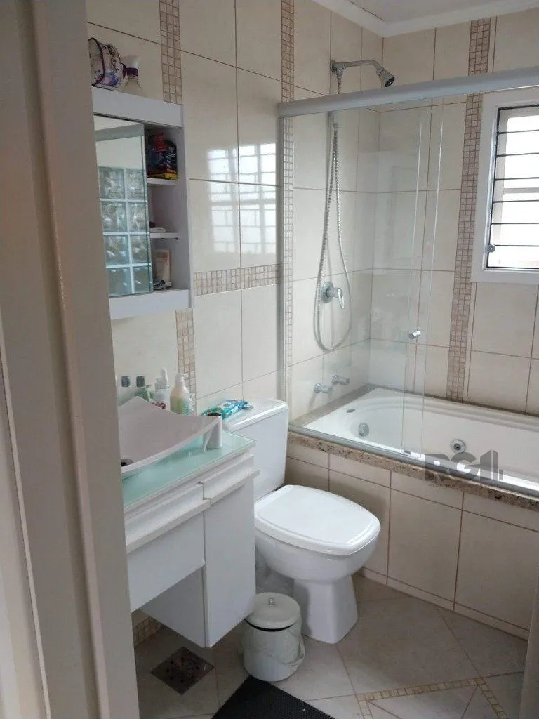 Imagem Casa com 3 dormitórios no bairro Ipanema