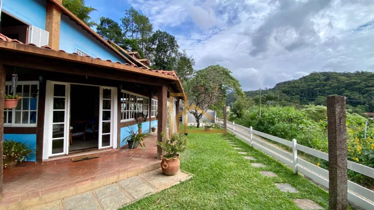 Foto do imóvel Casa com 5 dormitórios sendo 2 suítes à venda, 220 m² por R$ 990.000 - Golfe - Teresópolis/RJ