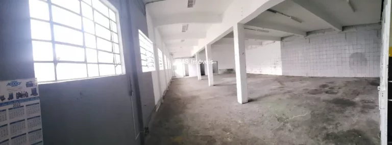 Imagem Galpão Comercial de Alto Padrão para Locação em Santo André-SP, no Bairro Campestre: 5 Banheiros, 10 Vagas, 950m² de Área.