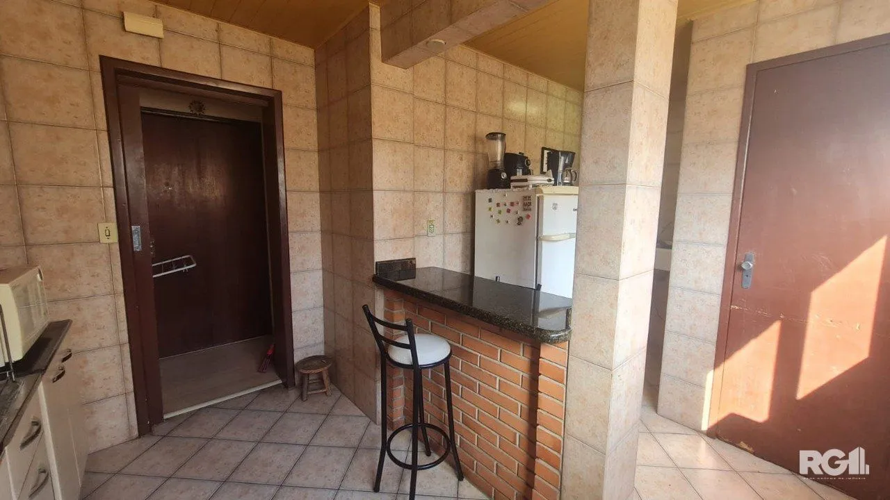 Imagem APARTAMENTO DE 2 DORMITÓRIOS AMPLO E MOBILIADO NA CIDADE BAIXA