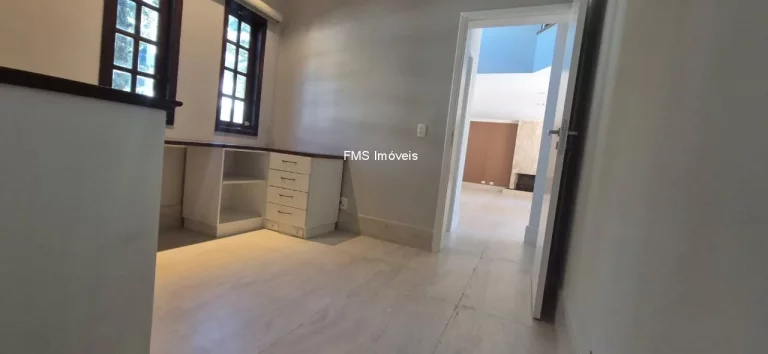 Imagem Imperdível: Casa à venda em Cotia-SP, São Paulo II! 5 quartos, 3 suítes, 2 salas, 7 banheiros, 2 vagas, 418m². Venha conferir!