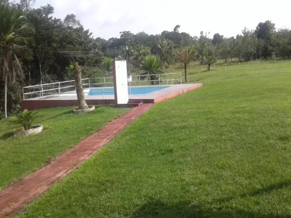 Imagem Lindo e confortável sítio na estrada de Itacoatiara , no km 58 , com casa , piscina e plantações