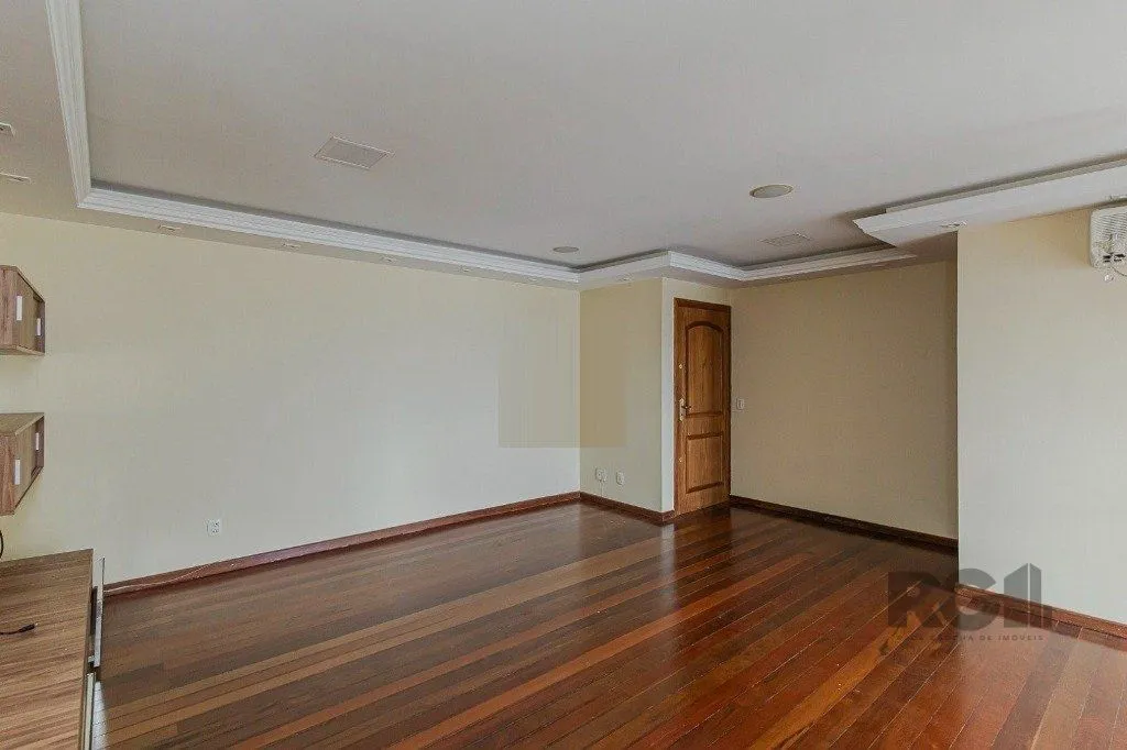 Imagem Vende-se excelente apartamento 3 quartos c/ suíte, 2 vagas, living com lareira, sacada e churrasqueira - 97m² - Auxiliadora