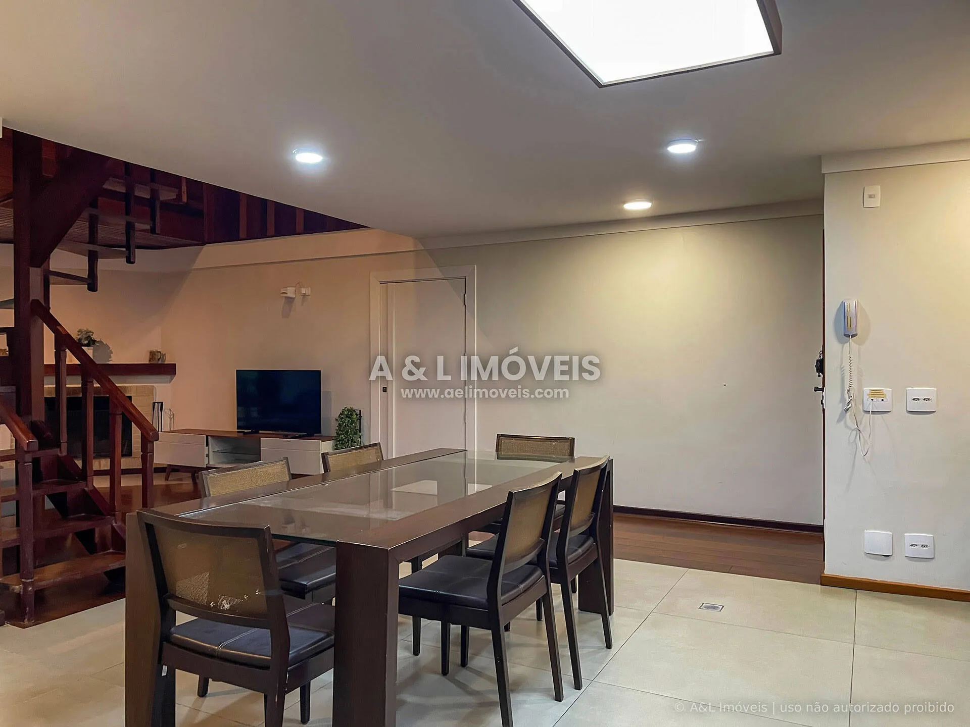 Imagem Cobertura Duplex em Capivari - Lareira, Mezanino e 200 m²
